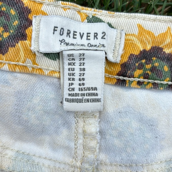 FOREVER 21 SUNFLOWER SHORTS - Picture 2 of 3